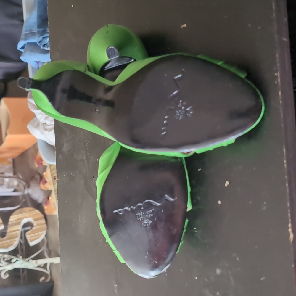 Heels - Picture 2 of 4